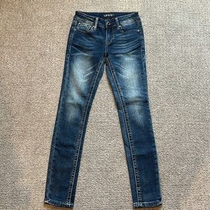 Like new condition no stains!